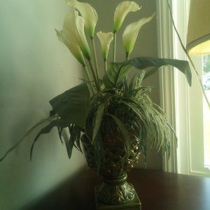 👵EUC VINTAGE calla lily faux FLOWER ARRANGEMENT